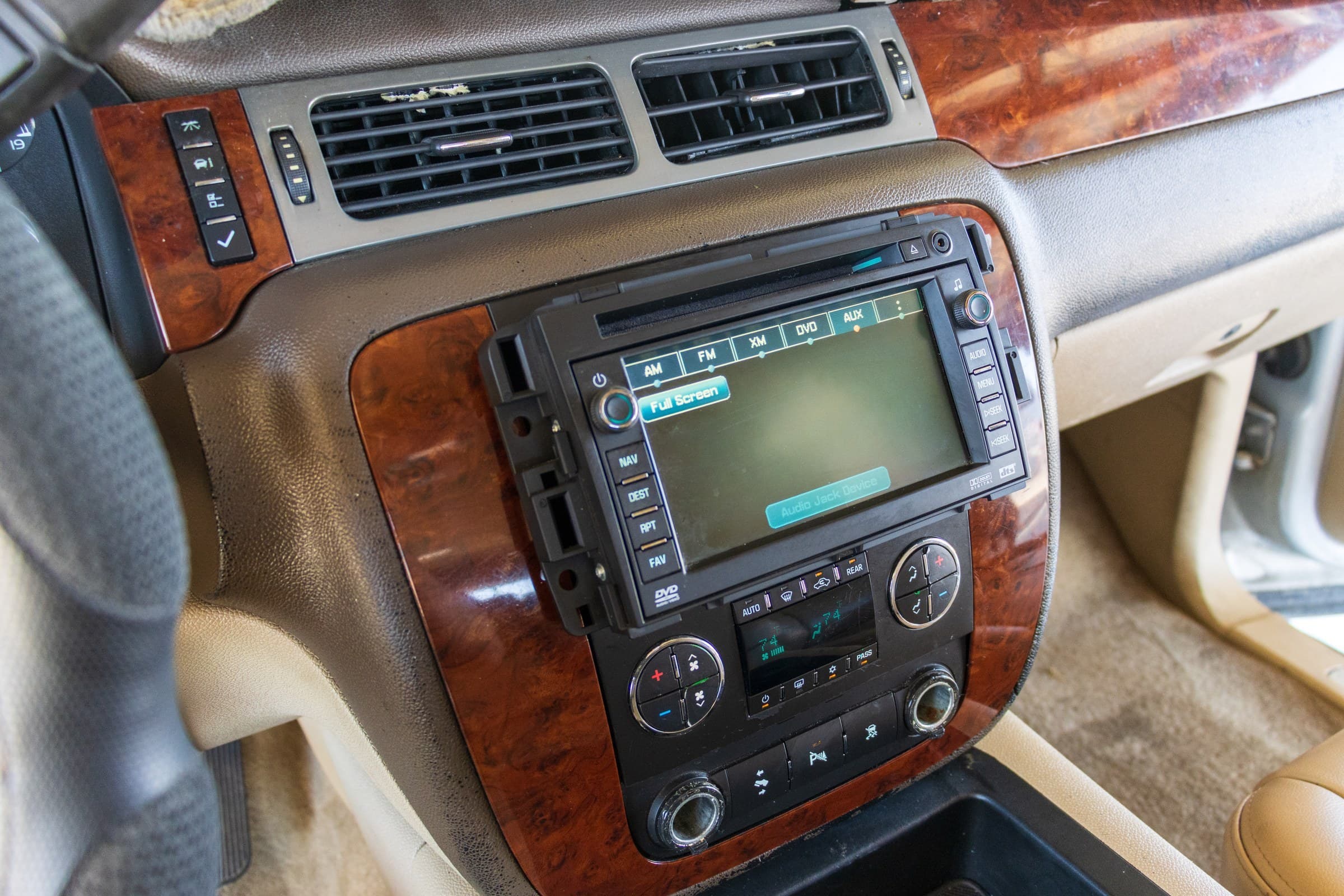 2011 Chevrolet Tahoe LT interior, radio and climate controls