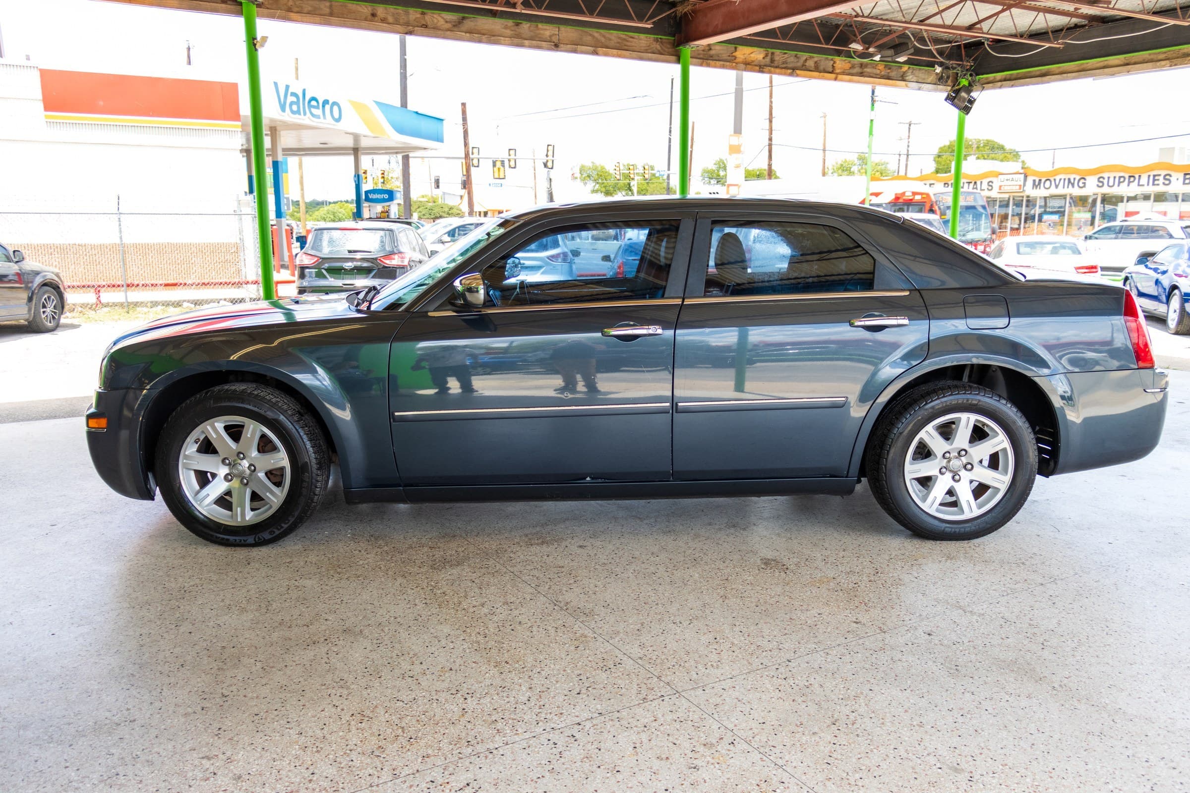 2007 Chrysler 300 Touring, driver-side profile